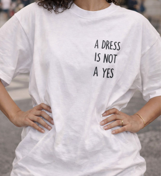 A DRESS IS NOT A YES T-Shirt Oversized unisex